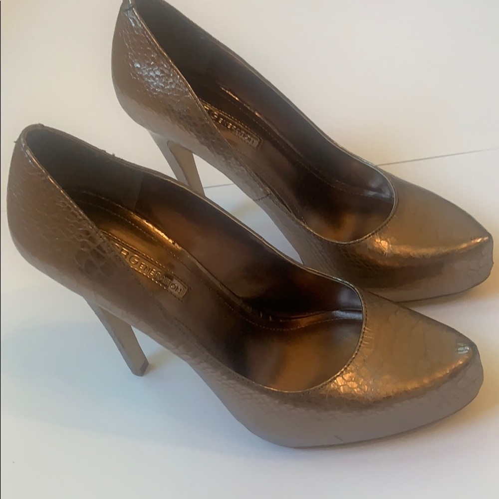 BCBG Paris Hidden Platform Heels: Bronze Size 7.5